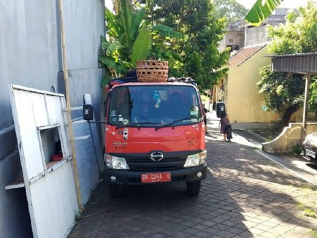 Pengambilan Sampah Oleh Armada Pengangkutan BUM Desa Tri Manunggal Jaya Dalung